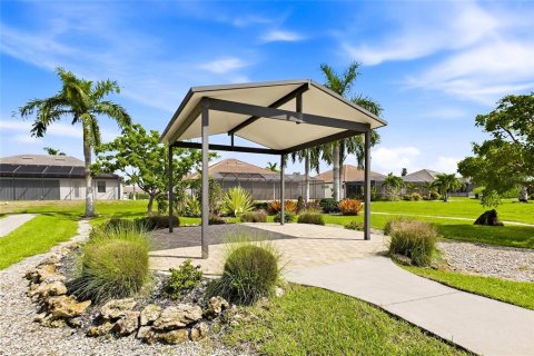 Casa en venta en Cape Coral, Florida, 3 dormitorios, 195 m2 № 2386756 - foto 2