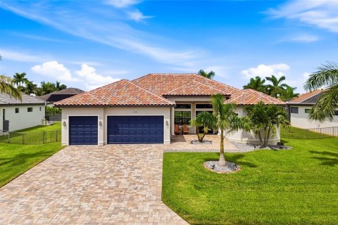 Casa en Cape Coral, Florida 3 dormitorios, 195 m2 № 2386756