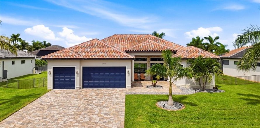 Casa en Cape Coral, Florida 3 dormitorios, 195 m2 № 2386756