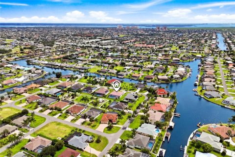 Casa en venta en Cape Coral, Florida, 3 dormitorios, 195 m2 № 2386756 - foto 8