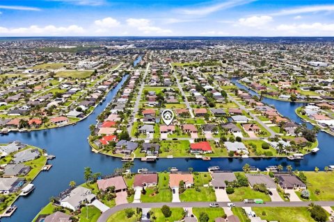 Casa en venta en Cape Coral, Florida, 3 dormitorios, 195 m2 № 2386756 - foto 5