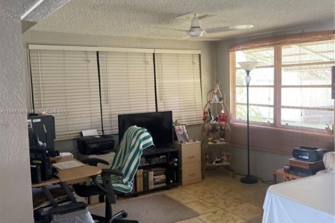 House in Pompano Beach, Florida 2 bedrooms, 160.54 sq.m. № 1848878 - photo 4