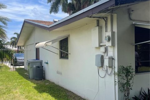 House in Pompano Beach, Florida 2 bedrooms, 160.54 sq.m. № 1848878 - photo 22