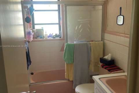House in Pompano Beach, Florida 2 bedrooms, 160.54 sq.m. № 1848878 - photo 13