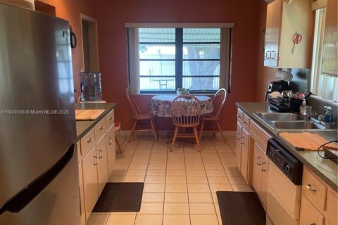 House in Pompano Beach, Florida 2 bedrooms, 160.54 sq.m. № 1848878 - photo 30