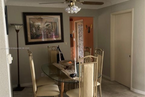 House in Pompano Beach, Florida 2 bedrooms, 160.54 sq.m. № 1848878 - photo 6