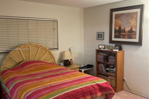 House in Pompano Beach, Florida 2 bedrooms, 160.54 sq.m. № 1848878 - photo 17