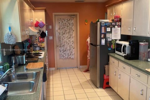 House in Pompano Beach, Florida 2 bedrooms, 160.54 sq.m. № 1848878 - photo 2