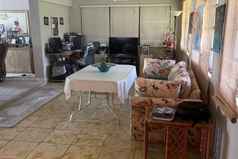 House in Pompano Beach, Florida 2 bedrooms, 160.54 sq.m. № 1848878 - photo 10