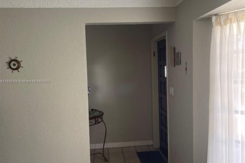 House in Pompano Beach, Florida 2 bedrooms, 160.54 sq.m. № 1848878 - photo 25