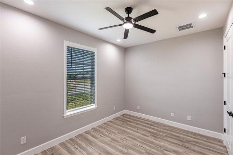 House in Cape Coral, Florida 4 bedrooms, 168.06 sq.m. № 1547837 - photo 28