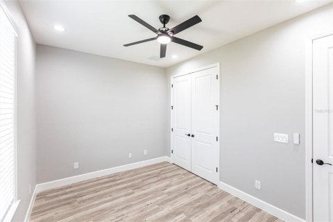House in Cape Coral, Florida 4 bedrooms, 168.06 sq.m. № 1547837 - photo 29
