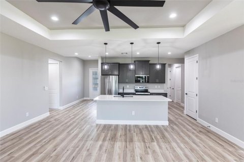 House in Cape Coral, Florida 4 bedrooms, 168.06 sq.m. № 1547837 - photo 10