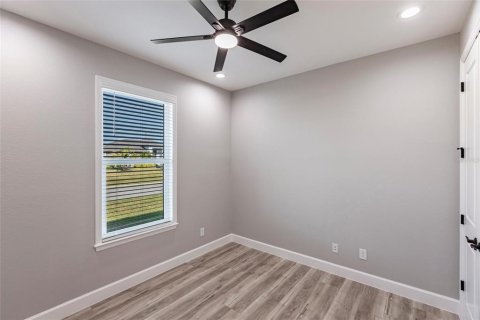 House in Cape Coral, Florida 4 bedrooms, 168.06 sq.m. № 1547837 - photo 22