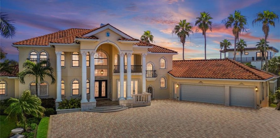 House in Belleair Beach, Florida 5 bedrooms, 413.42 sq.m. № 1411202