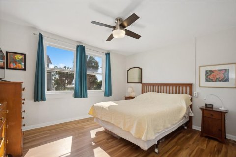 House in Saint Pete Beach, Florida 5 bedrooms, 193.98 sq.m. № 1847876 - photo 30