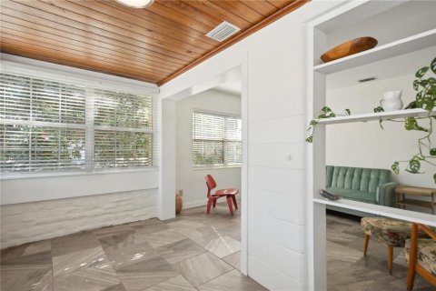 House in Saint Pete Beach, Florida 5 bedrooms, 193.98 sq.m. № 1847876 - photo 8