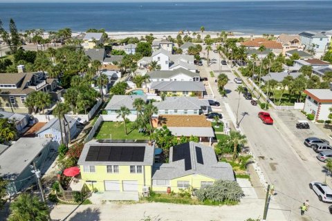 House in Saint Pete Beach, Florida 5 bedrooms, 193.98 sq.m. № 1847876 - photo 5