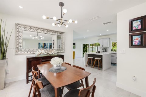 House in Palmetto Bay, Florida 3 bedrooms, 156.35 sq.m. № 2013181 - photo 6