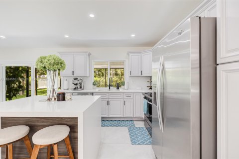 House in Palmetto Bay, Florida 3 bedrooms, 156.35 sq.m. № 2013181 - photo 11