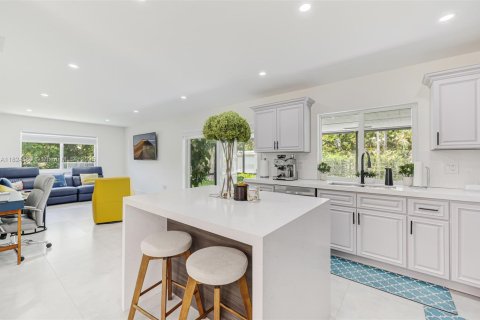 House in Palmetto Bay, Florida 3 bedrooms, 156.35 sq.m. № 2013181 - photo 12