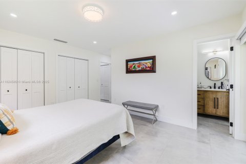 House in Palmetto Bay, Florida 3 bedrooms, 156.35 sq.m. № 2013181 - photo 22