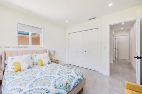 House in Palmetto Bay, Florida 3 bedrooms, 156.35 sq.m. № 2013181 - photo 25