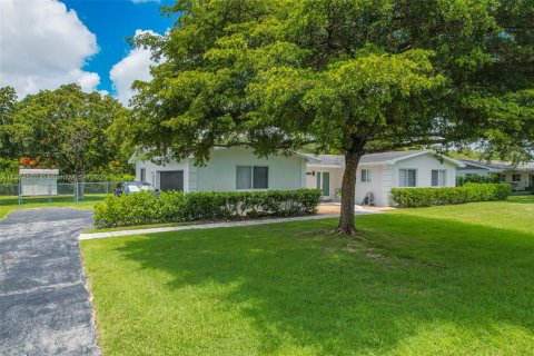 House in Palmetto Bay, Florida 3 bedrooms, 156.35 sq.m. № 2013181 - photo 2