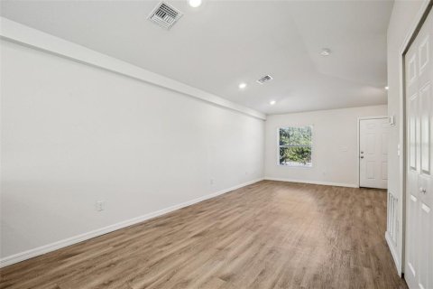 Commercial property in Port Charlotte, Florida 4 bedrooms, 194.72 sq.m. № 2095400 - photo 4