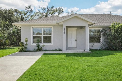 Commercial property in Port Charlotte, Florida 4 bedrooms, 194.72 sq.m. № 2095400