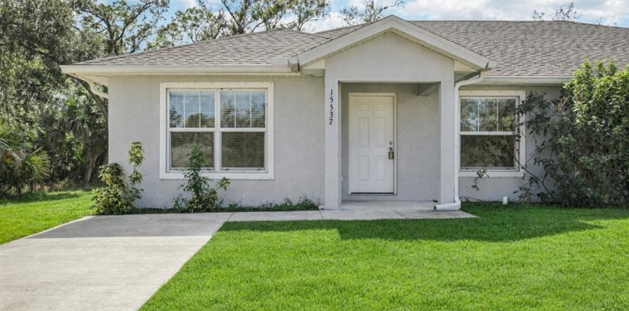 Commercial property in Port Charlotte, Florida 4 bedrooms, 194.72 sq.m. № 2095400