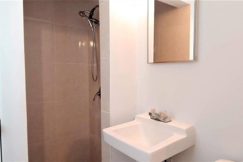 Снять в аренду квартиру в Ривьера-Бич, Флорида 1 спальня, 41.81м2, № 1093815 - фото 1