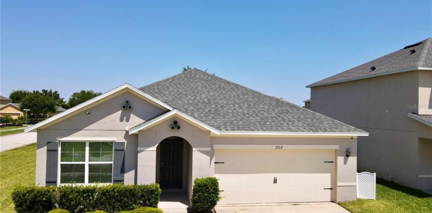 House in Clermont, Florida 3 bedrooms, 159.42 sq.m. № 1634608