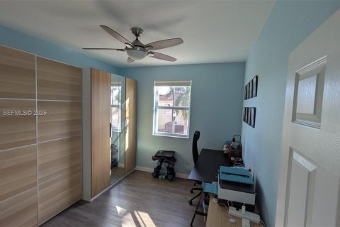 Adosado en venta en Miami, Florida, 3 dormitorios, 162.21 m2 № 1998810 - foto 15