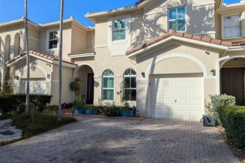 Townhouse in Miami, Florida 3 bedrooms, 162.21 sq.m. № 1998810