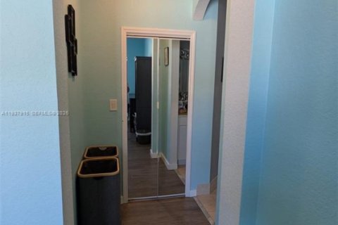 Adosado en venta en Miami, Florida, 3 dormitorios, 162.21 m2 № 1998810 - foto 20