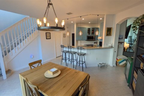 Adosado en venta en Miami, Florida, 3 dormitorios, 162.21 m2 № 1998810 - foto 30