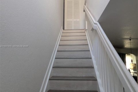 Adosado en venta en Miami, Florida, 3 dormitorios, 162.21 m2 № 1998810 - foto 19