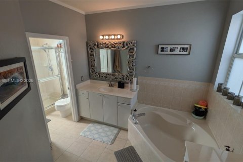 Adosado en venta en Miami, Florida, 3 dormitorios, 162.21 m2 № 1998810 - foto 11