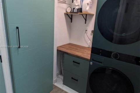 Adosado en venta en Miami, Florida, 3 dormitorios, 162.21 m2 № 1998810 - foto 16