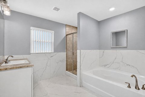 Casa en venta en Port St. Lucie, Florida, 5 dormitorios, 211.91 m2 № 2292092 - foto 22
