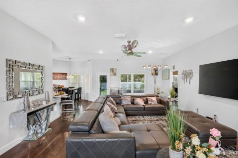 Casa en venta en Port St. Lucie, Florida, 5 dormitorios, 211.91 m2 № 2292092 - foto 12