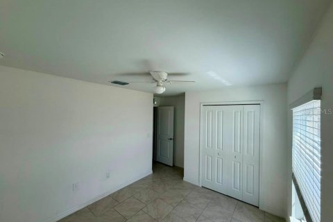 Casa en venta en Cape Coral, Florida, 4 dormitorios, 179.95 m2 № 2239250 - foto 2