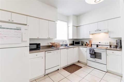 House in Tampa, Florida 4 bedrooms, 160.16 sq.m. № 1834824 - photo 9