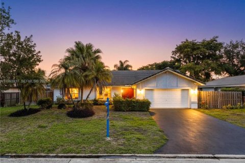 Casa en venta en Coral Springs, Florida, 3 dormitorios, 204.94 m2 № 2068811 - foto 1
