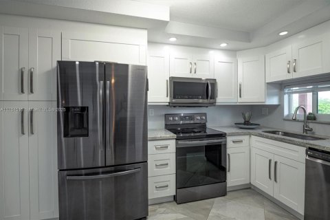 Copropriété à vendre à Pembroke Pines, Floride: 2 chambres, 108.7 m2 № 1936536 - photo 8