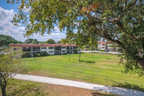 Copropriété à vendre à Pembroke Pines, Floride: 2 chambres, 108.7 m2 № 1936536 - photo 17