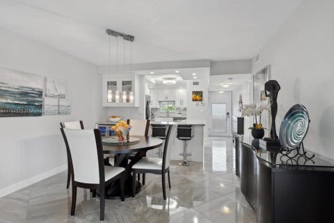 Copropriété à vendre à Pembroke Pines, Floride: 2 chambres, 108.7 m2 № 1936536 - photo 6