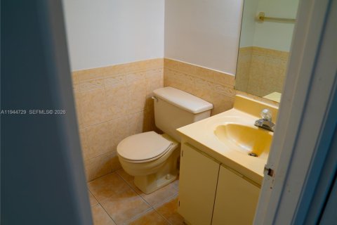 Touwnhouse à louer à Hialeah Gardens, Floride: 3 chambres, 122.45 m2 № 2001361 - photo 11