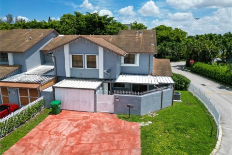 Touwnhouse à Hialeah Gardens, Floride 3 chambres, 122.45 m2 № 2001361